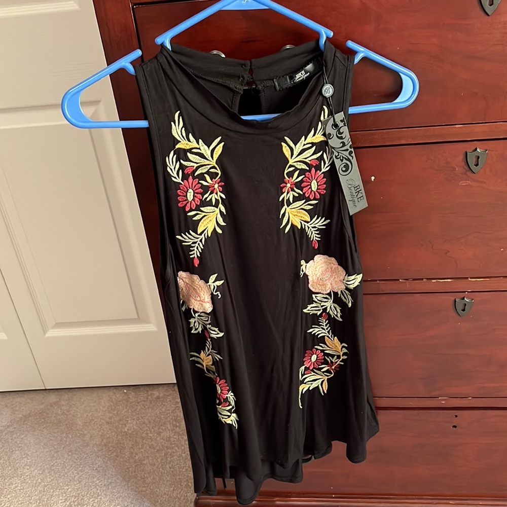 NWT buckle tank